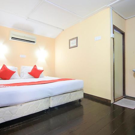 Ombak Inn Chalet Kampung Teluk Nipah Extérieur photo