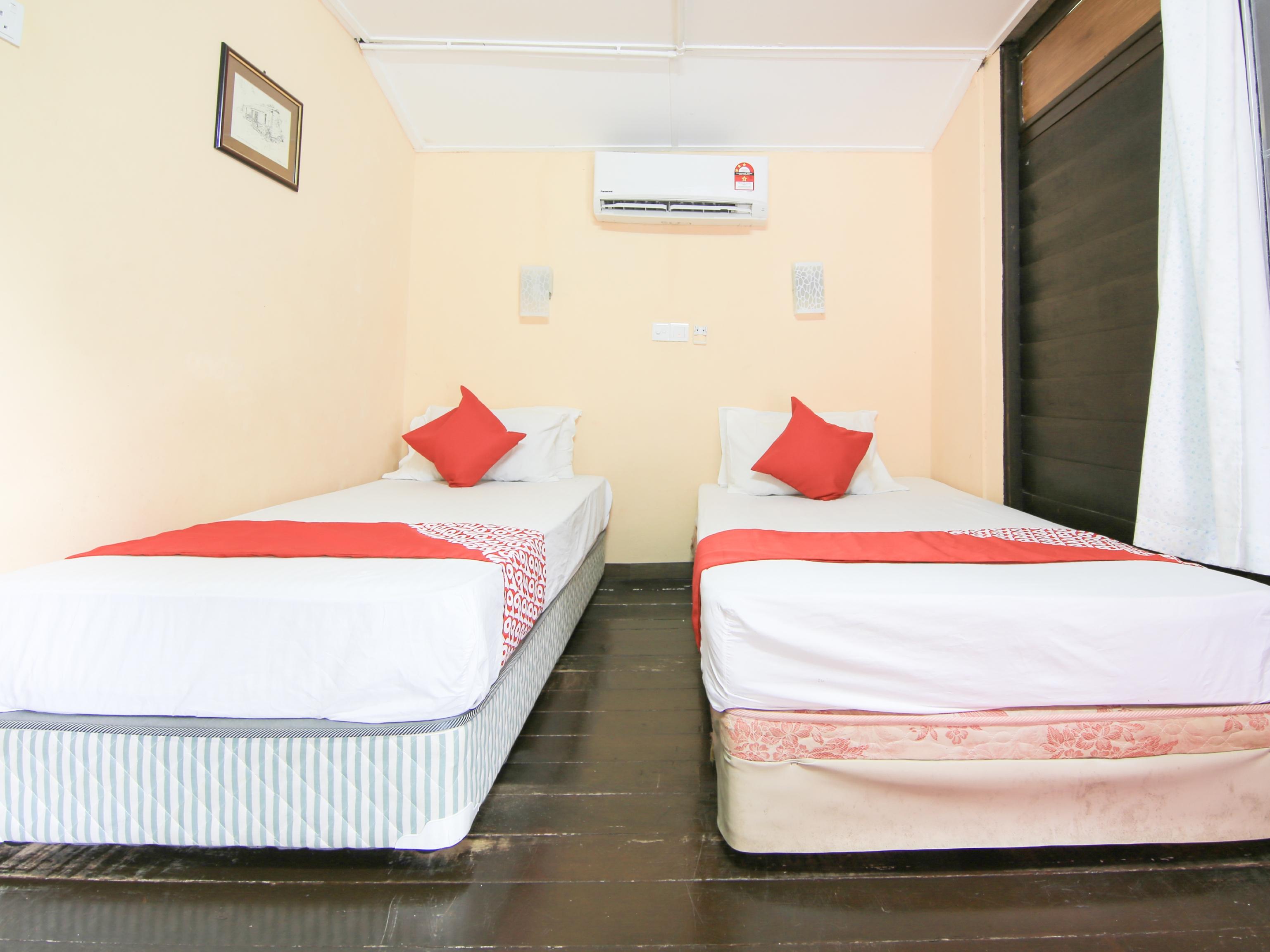 Ombak Inn Chalet Kampung Teluk Nipah Extérieur photo
