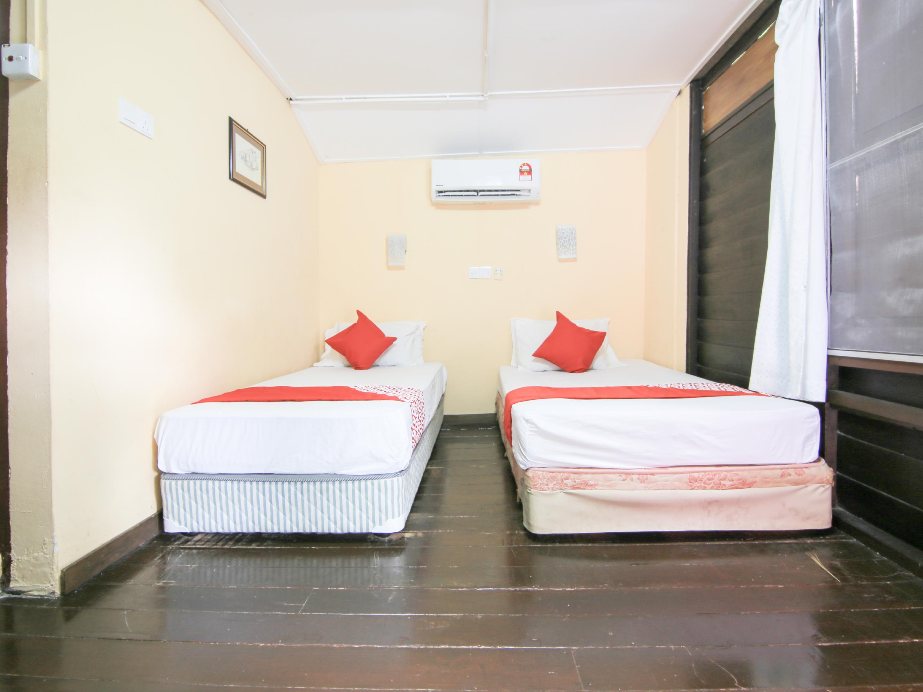 Ombak Inn Chalet Kampung Teluk Nipah Extérieur photo