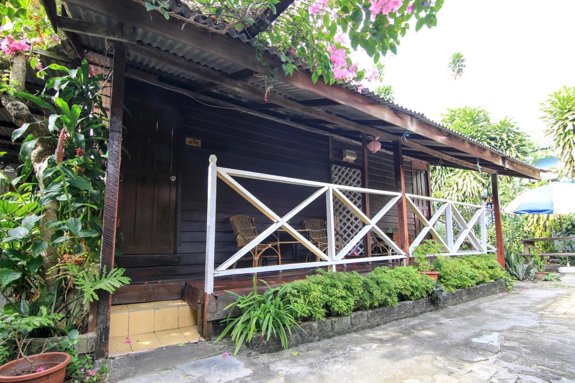 Ombak Inn Chalet Kampung Teluk Nipah Extérieur photo