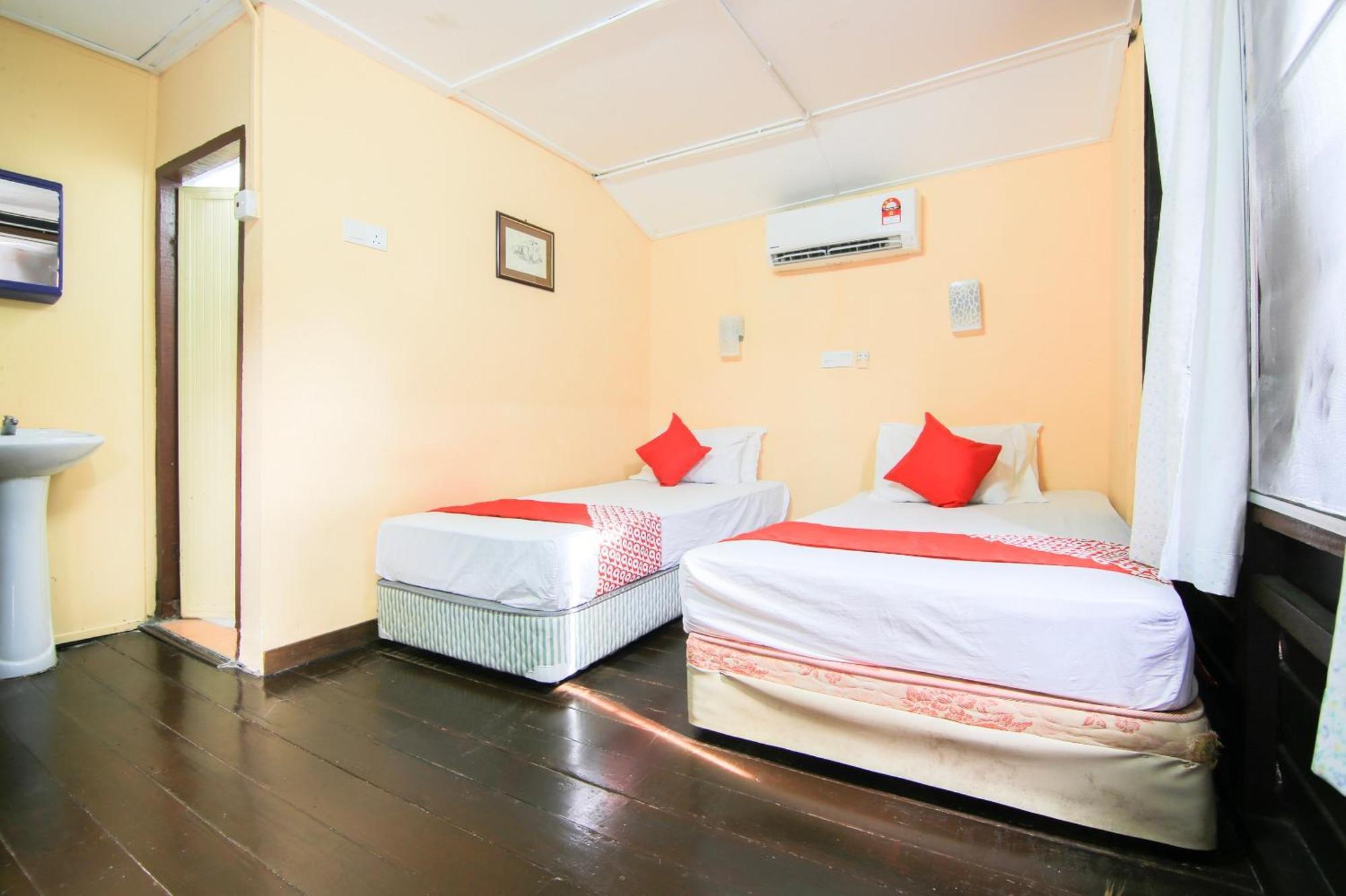 Ombak Inn Chalet Kampung Teluk Nipah Extérieur photo