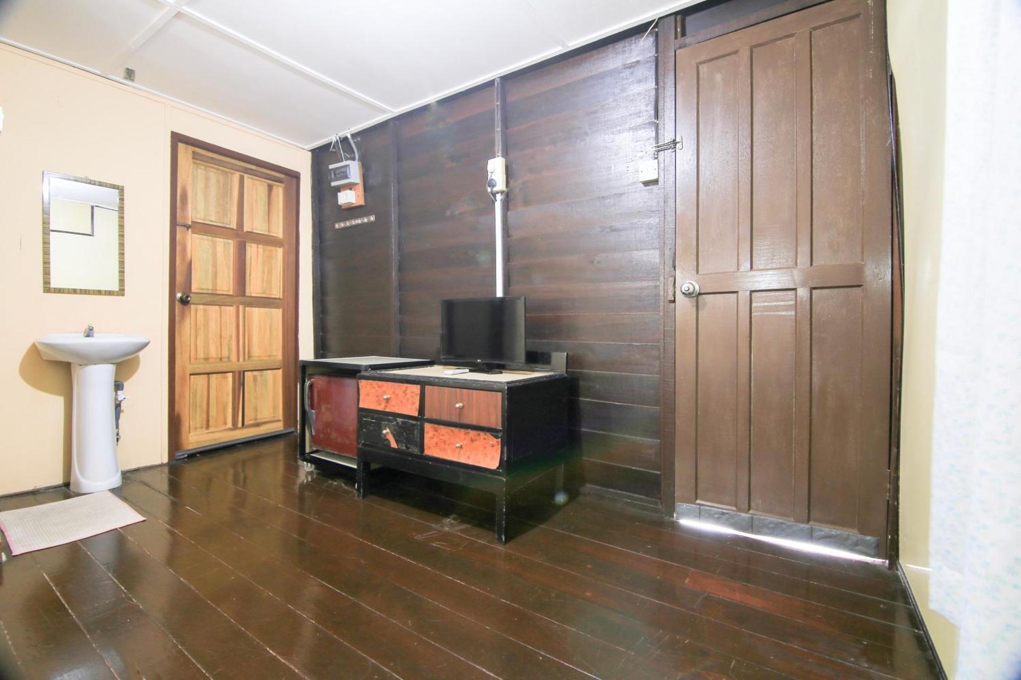 Ombak Inn Chalet Kampung Teluk Nipah Extérieur photo