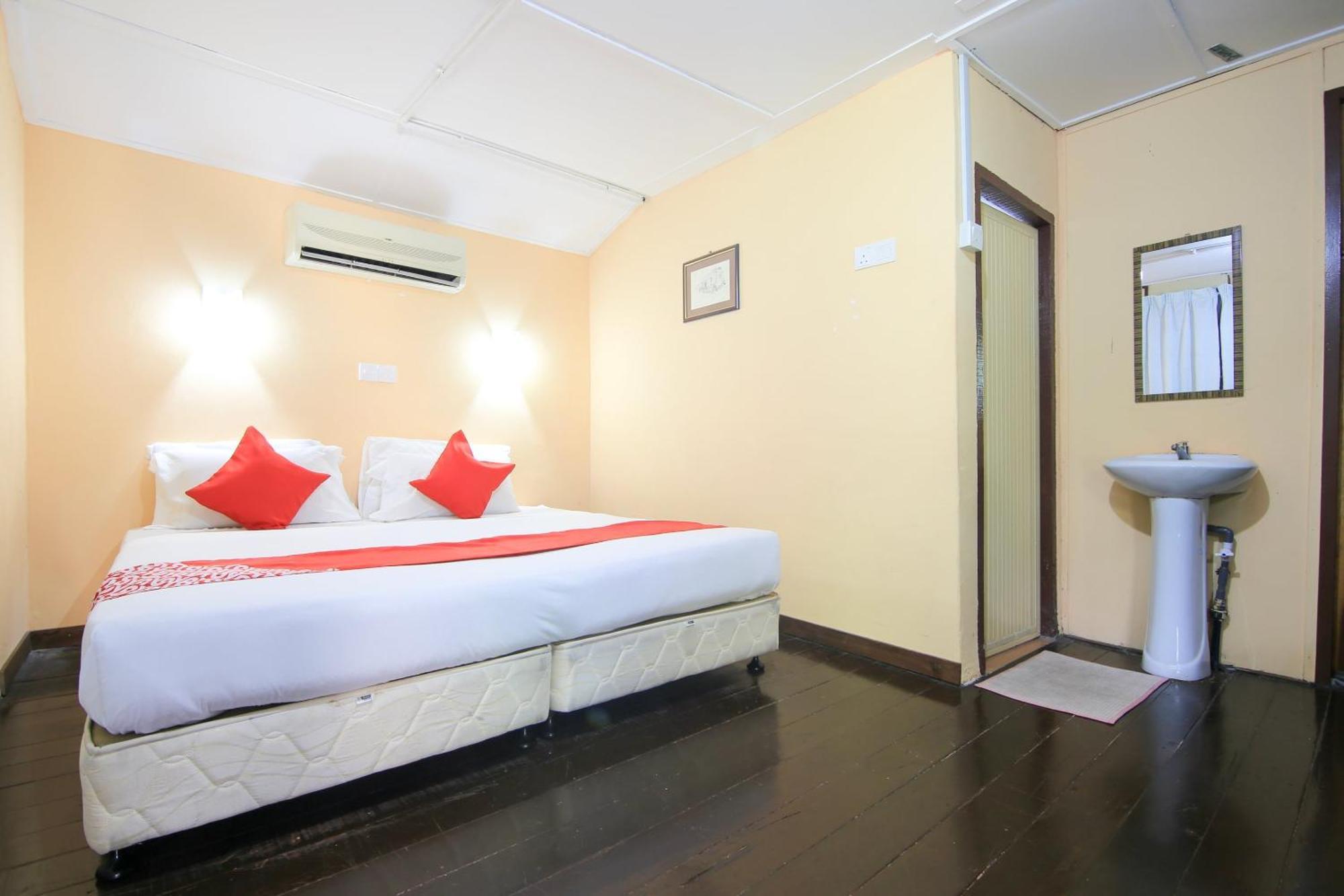 Ombak Inn Chalet Kampung Teluk Nipah Extérieur photo