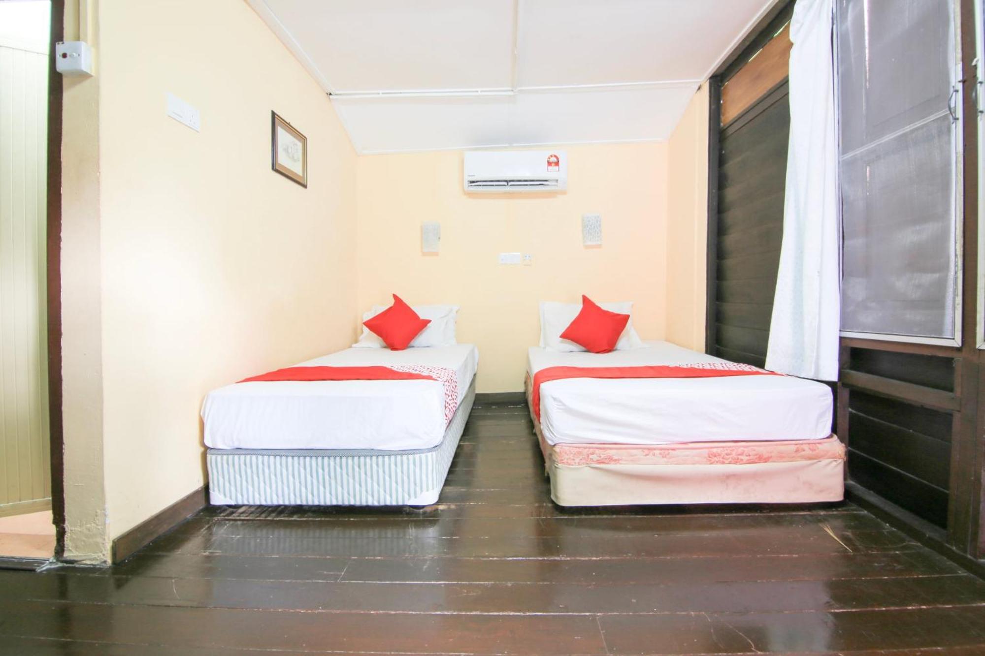 Ombak Inn Chalet Kampung Teluk Nipah Extérieur photo