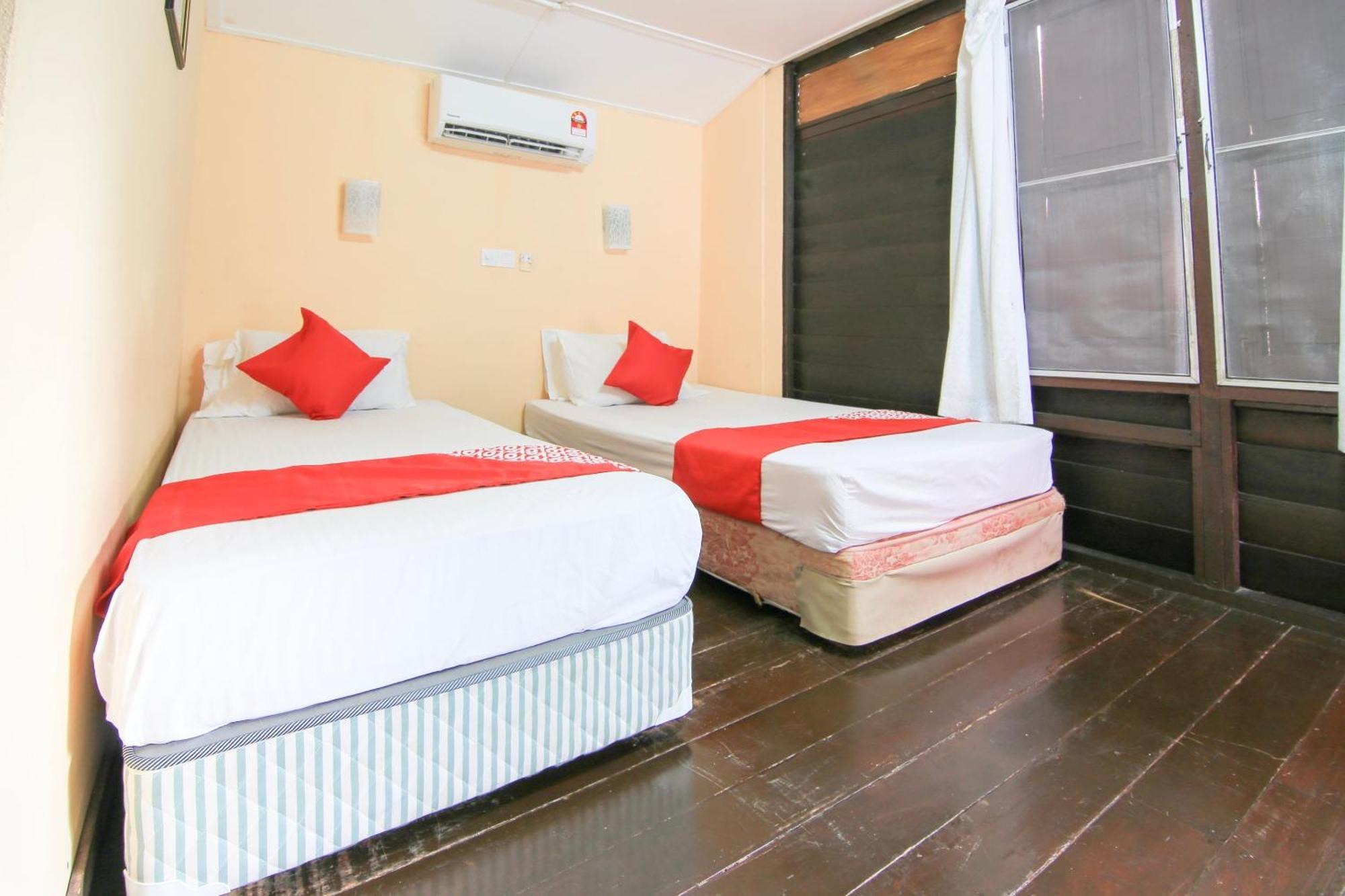 Ombak Inn Chalet Kampung Teluk Nipah Extérieur photo