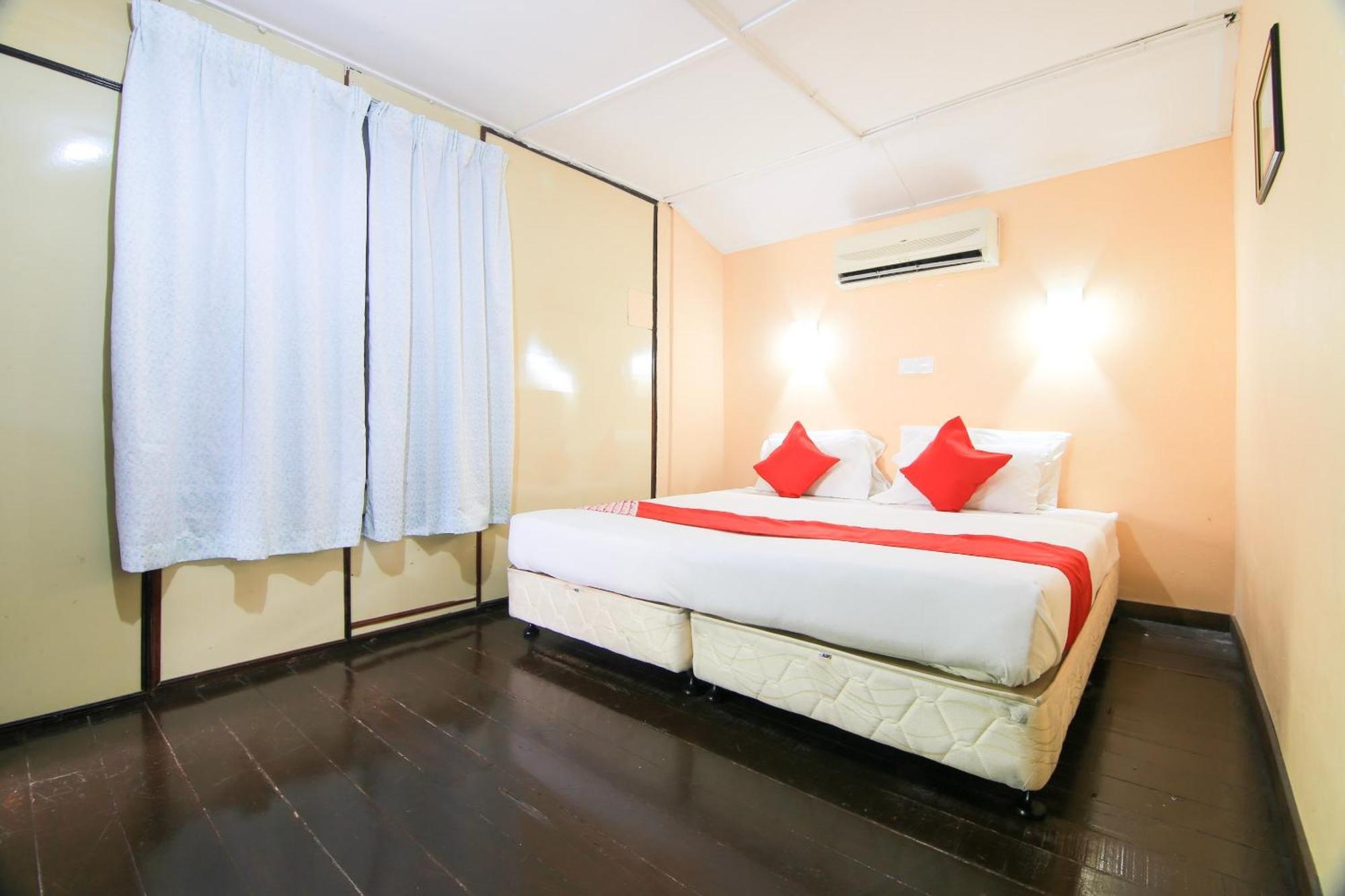 Ombak Inn Chalet Kampung Teluk Nipah Extérieur photo