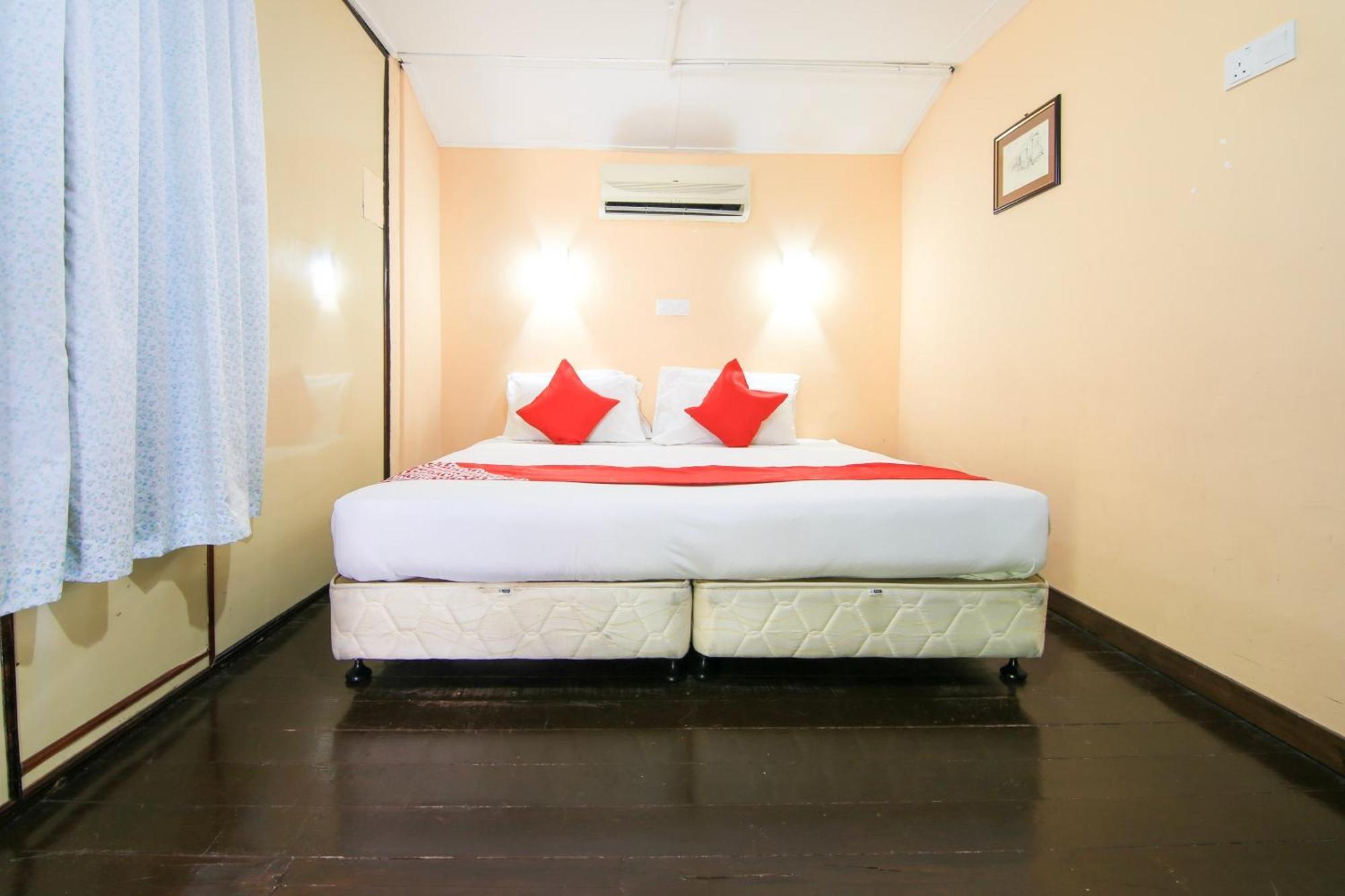 Ombak Inn Chalet Kampung Teluk Nipah Extérieur photo